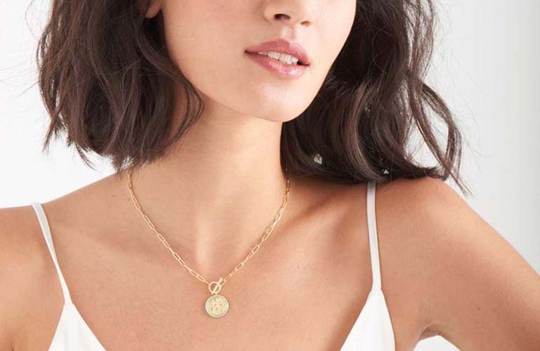 How to wear a coin necklace…